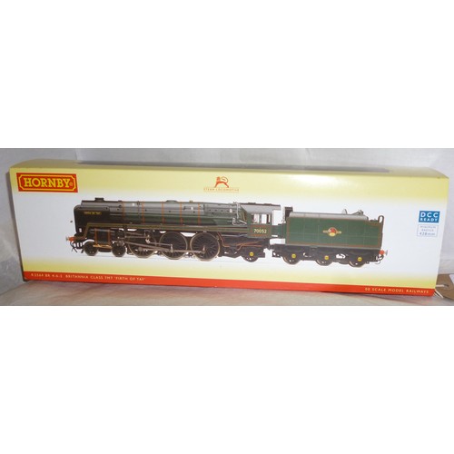 102 - Hornby (China) R2564 4-6-2 BR green Britannia Class loco No. 70052 “Firth of Tay” Mint in Near Mint ... 