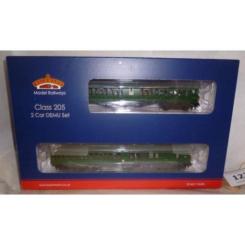 122 - Bachmann OO Gauge 31-236X 2 Car BR green Class 205 2-H Thumper DEMU No.1121 with yellow panels. Prod... 