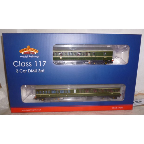 123 - Bachmann OO Gauge 35-500 3 Car BR green Class 117 DMU with speed whiskers. Mint in Mint Box.