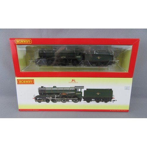 89 - Hornby (China) 4-6-0 BR lined green B17 Footballer Class loco professionally Renumbered 61652 & Rena... 