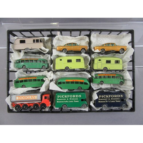 32 - MATCHBOX 1-75 Regular Wheels, group of 24 in plastic carry case to include 4x No.21 Bedford Duple Co... 