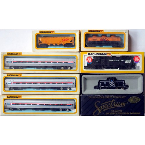 BACHMANN SPECTRUM HO LOCOMOTIVE GE 44 Ton Diesel NEW HAVEN NEUVE Réf 80039 EUR 135,00 - PicClick DE