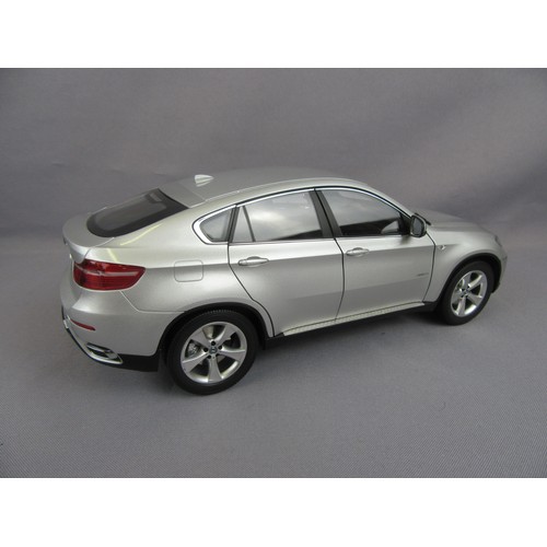  X6 xDrive50i ミニカー KYOSHO 1:18 BMW 135i Coupe (blue), No.08722BL and BMW X6 xDrive50i
