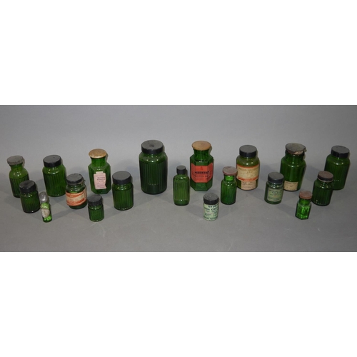 116 - A quantity of green glass pharmacy bottles with black or brown screw on lids, various sizes, 13cm - ... 