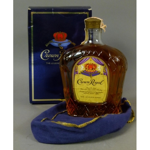 JOSEPH E SEAGRAM & SONS LIMITED CROWN ROYAL FINE DE LUXE BLENDED CANADIAN  WHISKY, 750ml, 40%, 1981,