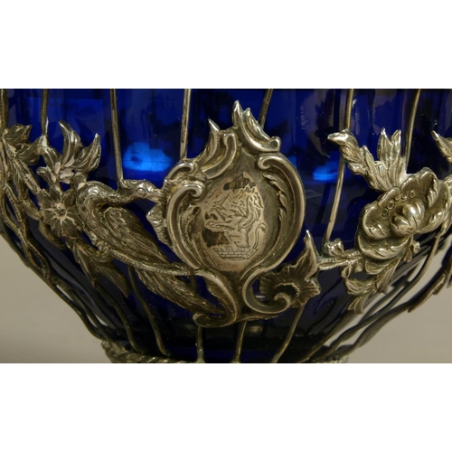 219D - AN EARLY 20TH CENTURY SILVER PLATED SUGAR BASKET, of pierced wire design with ribbon tied floral swa... 