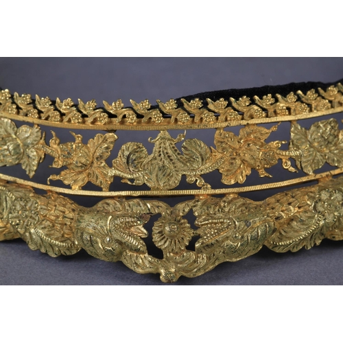 228 - A REGENCY PERIOD GILT METAL HAIR ORNAMENT, pierced in a design of opposing serpents entwined with fl... 