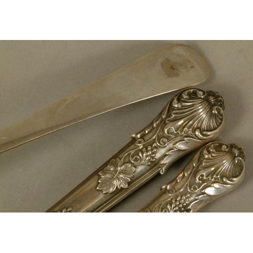 276 - A WILLIAM IV CAKE KNIFE AND FORK with fruiting vine handles and engraved blades, Sheffield 1835 toge... 