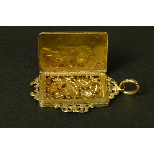 345 - AN EARLY 19TH CENTURY VINAIGRETTE LOCKET in 18ct gold, all over foliate engraved with applied pierce... 