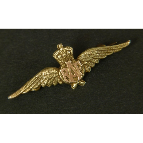 351 - A RAF SWEETHEART BROOCH in 9ct gold by Charles Horner c.1925 applied to the centre with rose gold RA... 