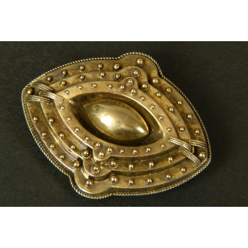 359 - A VICTORIAN RAISED PLAQUE BROOCH in 18ct gold graduated, stepped and beaded in quatrefoil outline wi... 