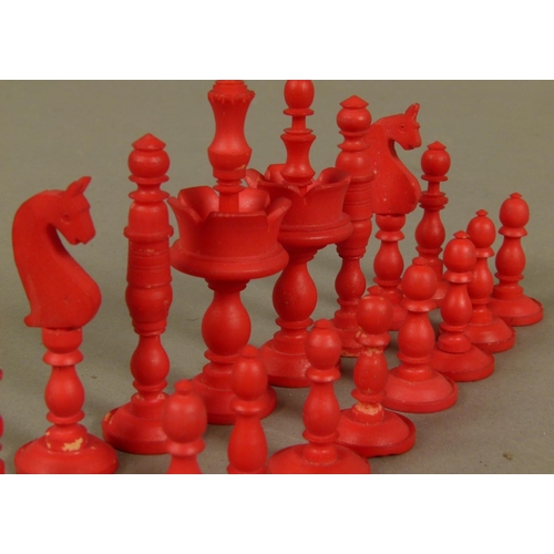 50 - A BONE AND RED STAINED BONE CHESS SET, king 9cm high, boxed