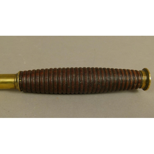 575 - A LATE 19TH/EARLY 20TH CENTURY BRASS FISHING GAFF with turned and ribbed wooden handles and steel ho... 