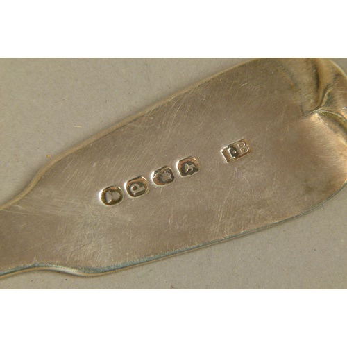 305 - A GEORGE III SILVER FIDDLE PATTERN FISH SLICE with pierced and part fluted blade, engraved with a cr... 