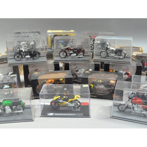 102 - IXO Museum 1:24, twenty vintage model racing bikes, all in perspex cases (ten with original cardboar... 