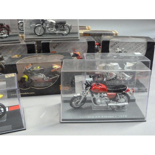 102 - IXO Museum 1:24, twenty vintage model racing bikes, all in perspex cases (ten with original cardboar... 