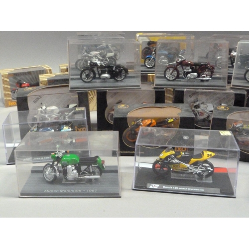 102 - IXO Museum 1:24, twenty vintage model racing bikes, all in perspex cases (ten with original cardboar... 