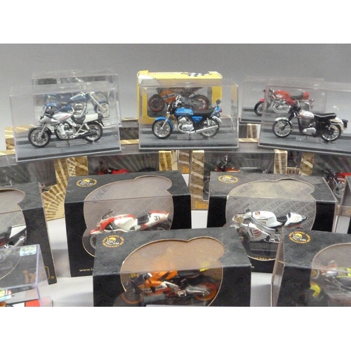 102 - IXO Museum 1:24, twenty vintage model racing bikes, all in perspex cases (ten with original cardboar... 