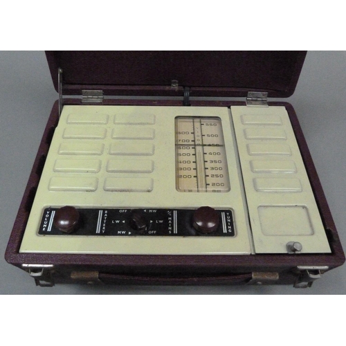 29 - A Vidor portable wireless, late 40s/early 50s, with beige metal fascia and Bakelite control knobs, 2... 