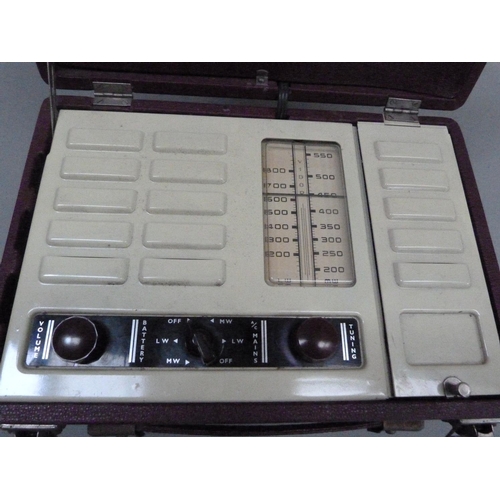 29 - A Vidor portable wireless, late 40s/early 50s, with beige metal fascia and Bakelite control knobs, 2... 