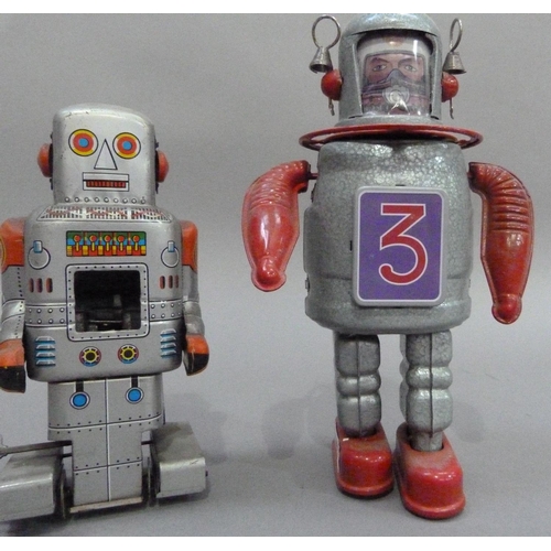 42 - SY Toys (Yoneya) Japan clockwork tin plate robot, c.1960s, with sparking action (no plastic window t... 