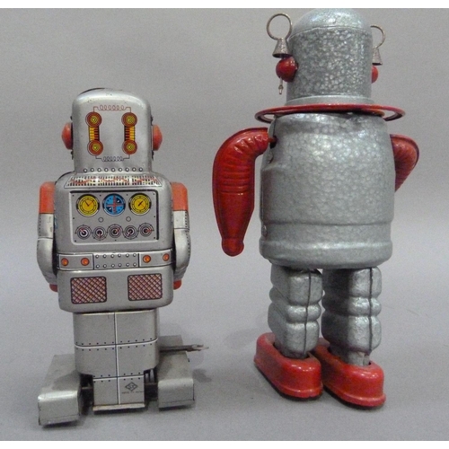 42 - SY Toys (Yoneya) Japan clockwork tin plate robot, c.1960s, with sparking action (no plastic window t... 