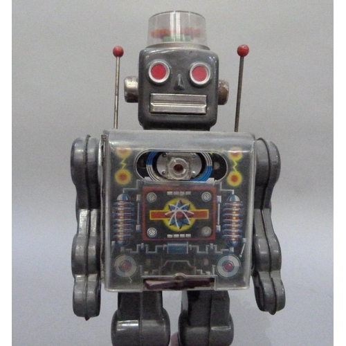 43 - Horikawa (Japan) Fighting Robot, c.1960s, battery operated, 28.5cm high