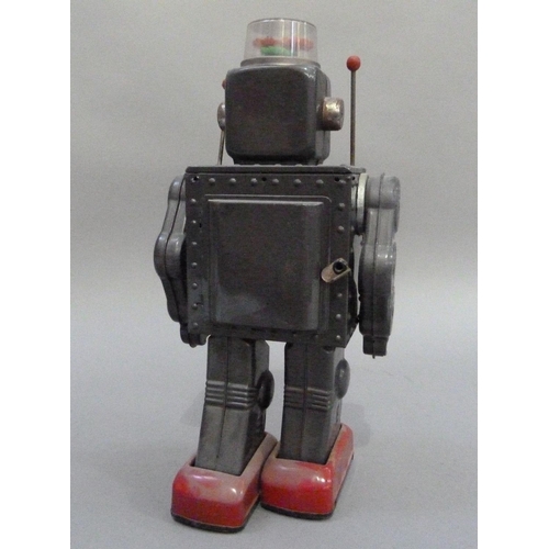 43 - Horikawa (Japan) Fighting Robot, c.1960s, battery operated, 28.5cm high