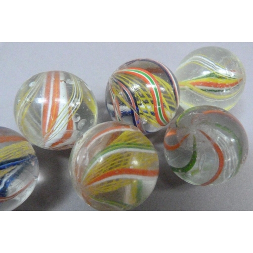 5 - A collection of eight vintage marbles, two with solid core in orange and white and in green, white, ... 