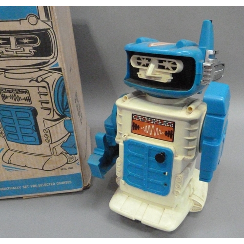 54 - A Remco Mister Brain, Tru-Smoke robot, with a memory, 33cm, with box