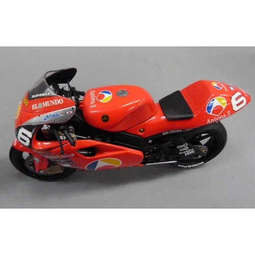 55 - Minichamps 1:12 Yamaha YZR500 Norifumi ABE MotoGP 2002, boxed and Yamaha YZR500 No. 3 GP 2001 boxed ... 