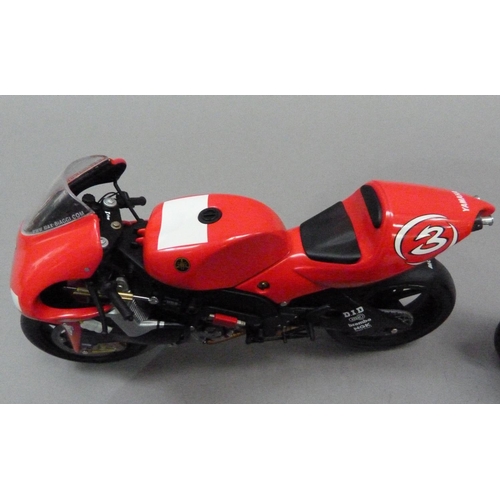 55 - Minichamps 1:12 Yamaha YZR500 Norifumi ABE MotoGP 2002, boxed and Yamaha YZR500 No. 3 GP 2001 boxed ... 