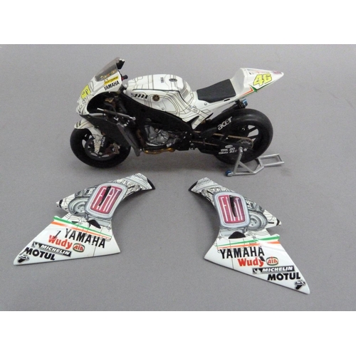 58 - Minichamps 1:12 Yamaha YZR M1 Paddock Bike Valentino Rossi Valencia 2007, boxed, rare