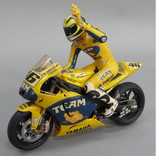 62 - Minichamps 1:12 Yamaha YZR M1 Valentino Rossi Team Camel MotoGP 2006, unboxed and Valentino Rossi fi... 