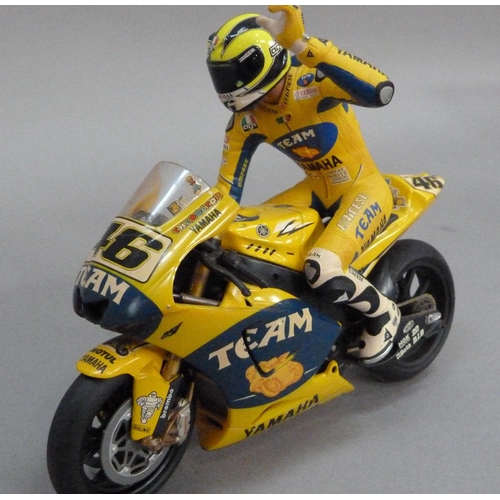 62 - Minichamps 1:12 Yamaha YZR M1 Valentino Rossi Team Camel MotoGP 2006, unboxed and Valentino Rossi fi... 