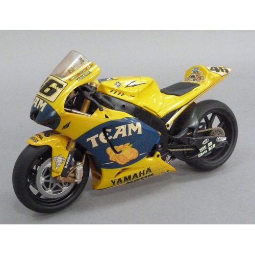 62 - Minichamps 1:12 Yamaha YZR M1 Valentino Rossi Team Camel MotoGP 2006, unboxed and Valentino Rossi fi... 