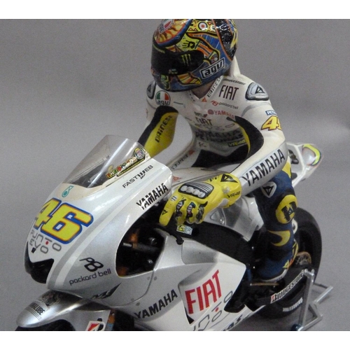 66 - Minichamps 1:12 Yamaha YZR M1 Valentino Rossi Fiat Team MotoGP 2009 Estoril, boxed, and a Valentino ... 