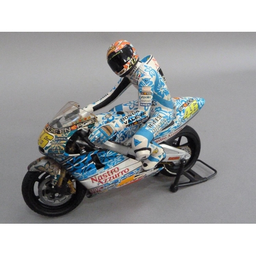 67 - Minichamps 1:12 Honda NSR500 Valentino Rossi Team Nastro Azzurro GP Mugello 2001 Dirty Version, boxe... 