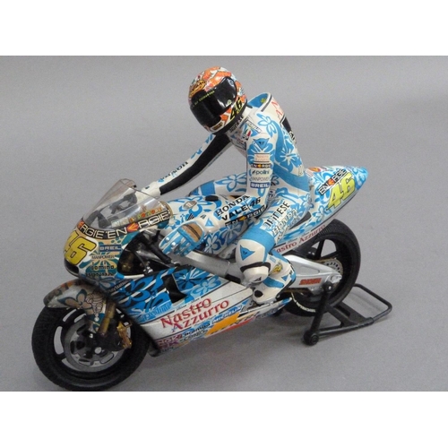 67 - Minichamps 1:12 Honda NSR500 Valentino Rossi Team Nastro Azzurro GP Mugello 2001 Dirty Version, boxe... 