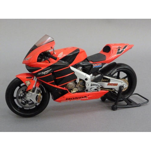 68 - Minichamps 1:12 Honda RC211V Valentino Rossi Summer Test Bike 2001, boxed