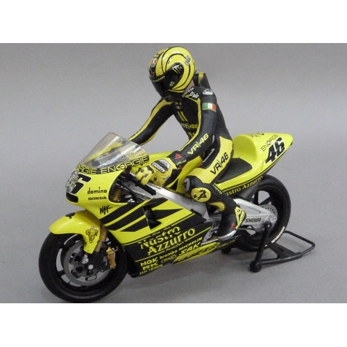 69 - Minichamps 1:12 Honda NSE500 Valentino Rossi Pre Season Test Bike 2001, boxed, and Valentino Rossi f... 