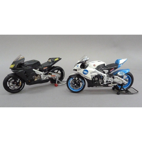 70 - Minichamps 1:12 Honda RC211V Valentino Rossi Pre Season Test Bike 2002, boxed, and Honda RC212V Koni... 