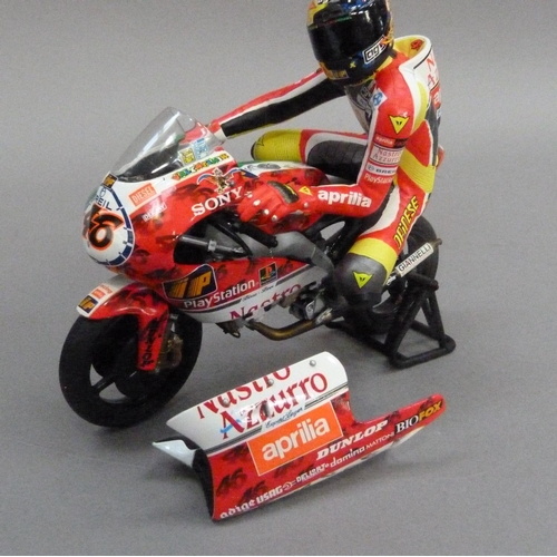 74 - Minichamps 1:12 Aplrilia 250ccm Valentino Rossi Team Aprilia Grand Prix Racing Imola 1999 and Valent... 