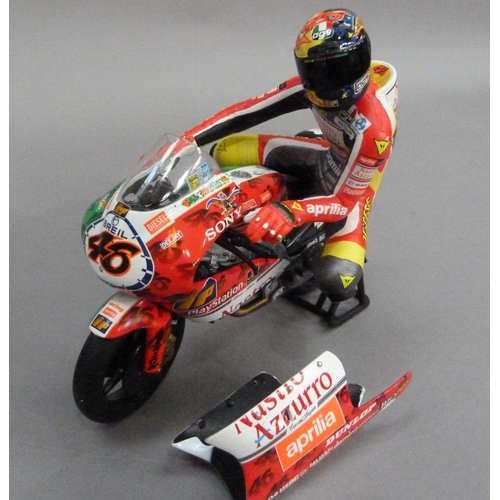 74 - Minichamps 1:12 Aplrilia 250ccm Valentino Rossi Team Aprilia Grand Prix Racing Imola 1999 and Valent... 