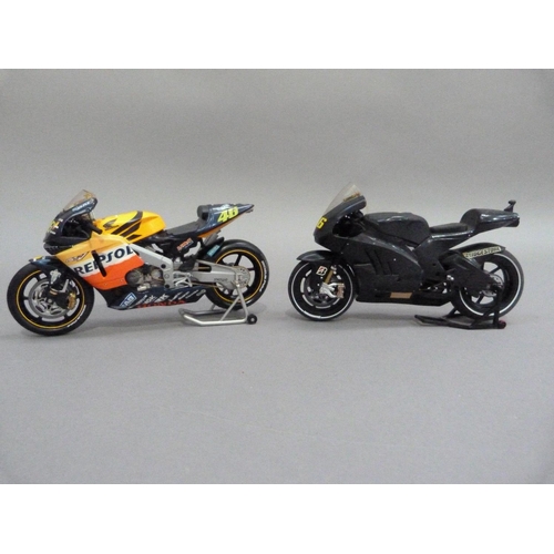 83 - Minichamps 1:12 Ducati Desmosedici GP11  Valentino Rossi Valencia Test 2010, boxed and Honda RC211V ... 