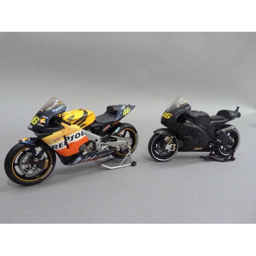 83 - Minichamps 1:12 Ducati Desmosedici GP11  Valentino Rossi Valencia Test 2010, boxed and Honda RC211V ... 