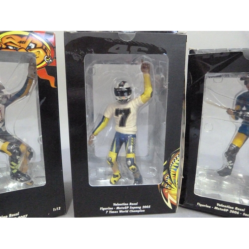 85 - Minichamps 1:12 Valentino Rossi figurines - MotoGP Sepang 2005 7 Times World Champion, standing, arm... 