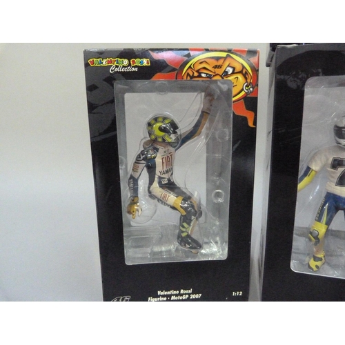 85 - Minichamps 1:12 Valentino Rossi figurines - MotoGP Sepang 2005 7 Times World Champion, standing, arm... 