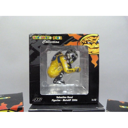 85 - Minichamps 1:12 Valentino Rossi figurines - MotoGP Sepang 2005 7 Times World Champion, standing, arm... 