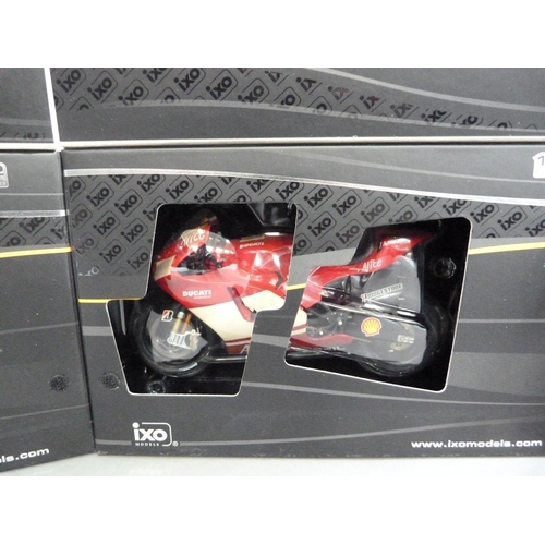 96 - IXO 1:12 Ducati Desmosedici Loris Capirossi 2006, boxed; Ducati Desmosedici GP6 Sete Gibernau 2003, ... 